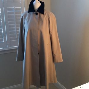 Swing coat tan with black velvet collar